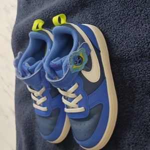 Nike boys sneakers sz 10c